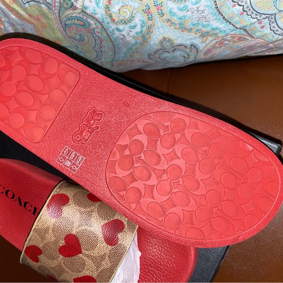 Coach Udele Valentine's Slides ❤️❤️ - Picture 8 of 8